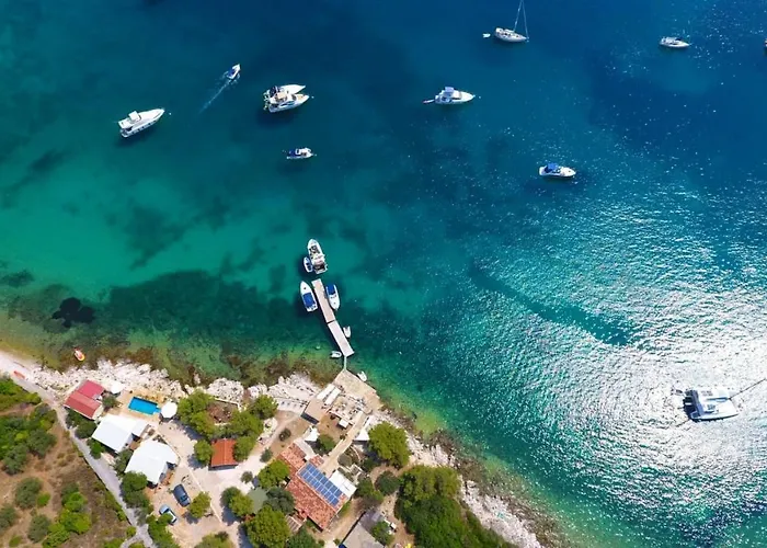 Parque de Campismo With Pool Dream Of Kornati Mali Pašman
